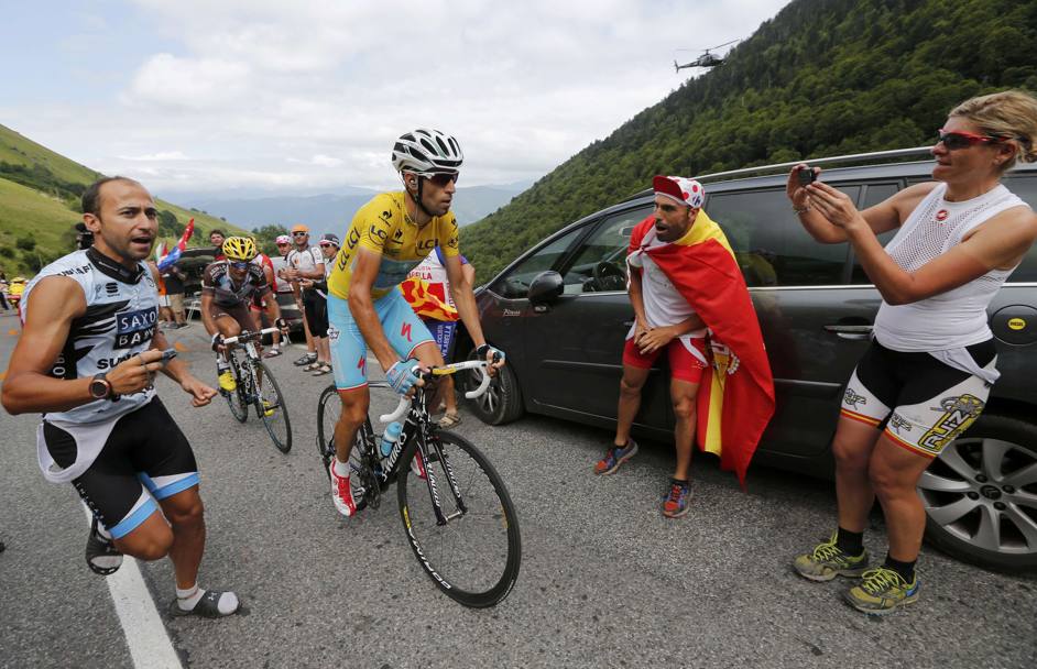 A met dell&#39;ultima salita dal gruppo in cui c&#39; anche Valverde parte Nibali con Peraud a ruota. Reuters